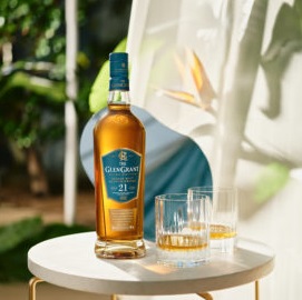 Glen Grant Distillery 21 Year lifestyle shot