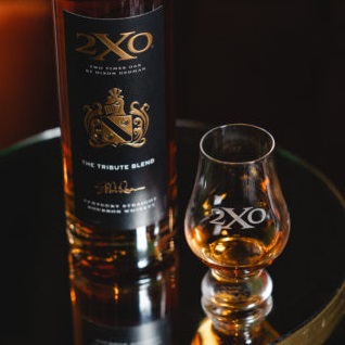 2XO The Tribute Blend bottle with glass