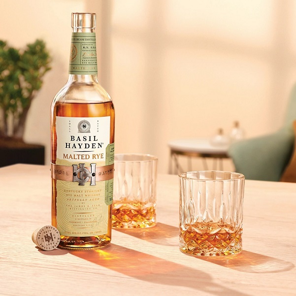 Basil Hayden Malted Rye bottle pour