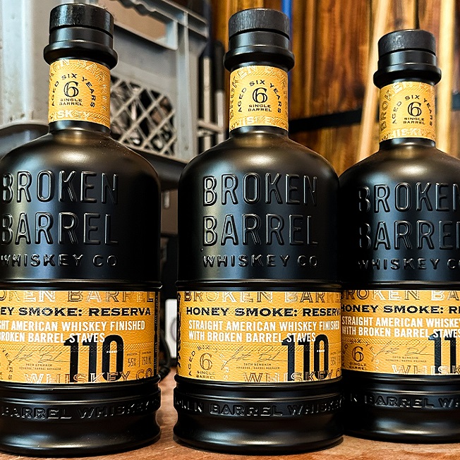 Broken Barrel Honey Smoked Reserva bottles