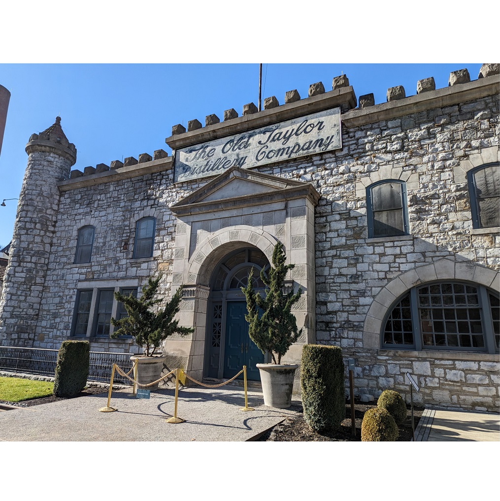 Castle & Key facade SQUARE