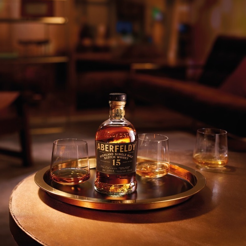 ABERFELDY Single Malt Scotch Whisky 15 Year Old Bolgheri Red Wine Cask Finish bottle with pours