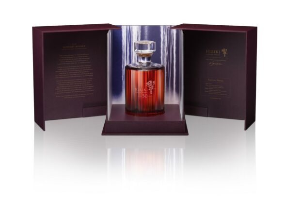 Hibiki30YOJapaneseWhisky_700ml_CenterWithBoxOpen_Still_2025