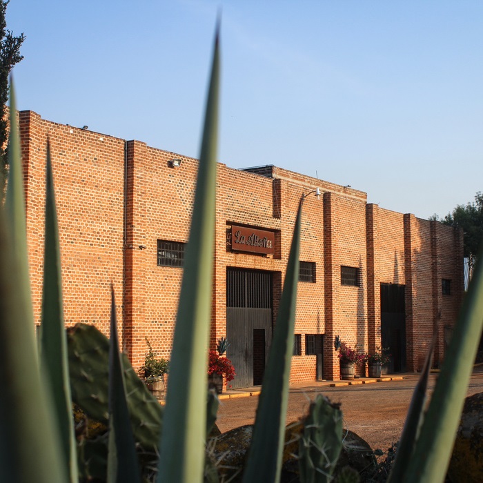 Destilería La Alteña exterior Tequila Ocho