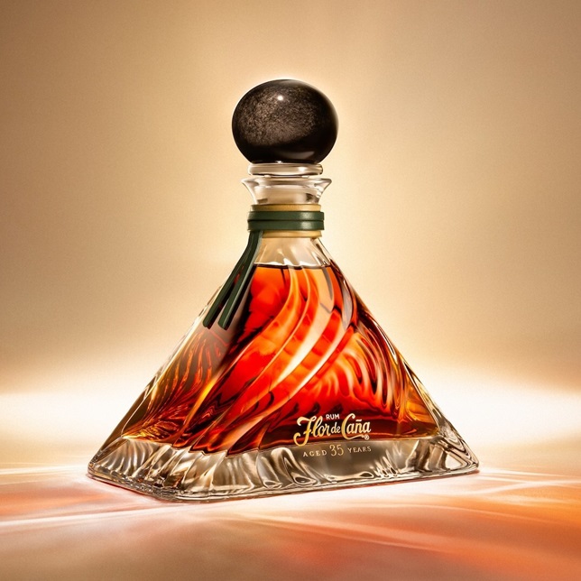Flor de Caña 35 Year bottle