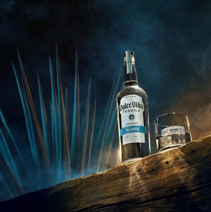 Dulce_Vida_Organic_Tequila bottle and pour