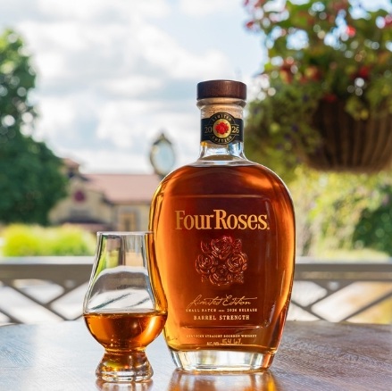 Four Roses LE Small Batch 2026 bottle and pour